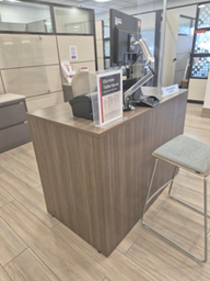 [#E5-10] Greeter Desk