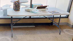 [#C8-16] Folding table
