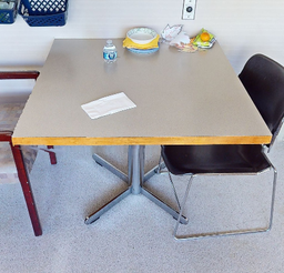 [#C4-7] Communal table