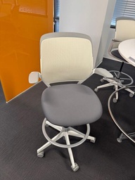 [#B13-57] STEELCASE BAR HEIGHT CHAIRS