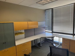[#E8-155] 9'x9' LEFTS STEELCASE U DESK W/ CABINET AND OVERHEAD