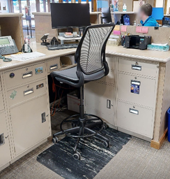 [#B12-22] teller stool