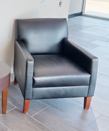 [#B12-4] Black lounge chair