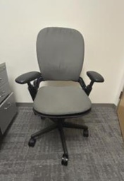 [#B13-3] Leap office chair
