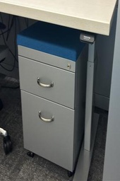 [#L1-50] Pedestal with blue cushion top