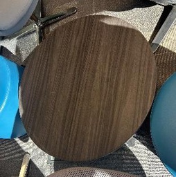 [#C11-58] Small, short round table