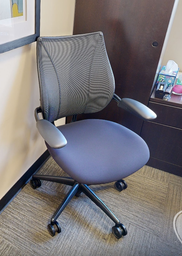 [#B13-3] Task chair with arms