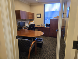 [#E6-26] Left hand peninsula desk