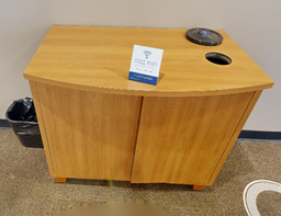 [#D20-7] 2 door wood cabinet