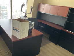[#E9-95] 72x101x66 WORK STATION