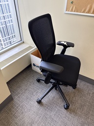 [#B13-6] TASK CHAIR (arm damaged)
