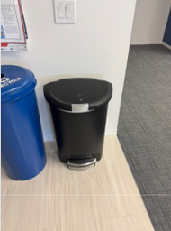 [#G4-17] TRASH CANS