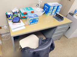 [#E8-3] Classic desk