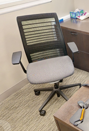 [#B13-3] Task chair with arms