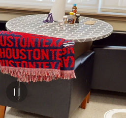 [#C4-10] Round meeting table
