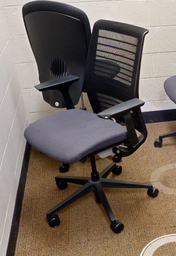 [#B13-3] Task chair with arms