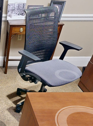 [#B13-5] Task chair with arms