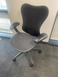 [#B13-3] Black Big and Tall Leap chair