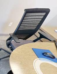 [#B13-3] Task chair with arms