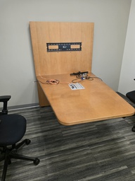 [#C4-21] Huddle Room Table
