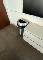 [#F1-20] METAL TRASH CAN 