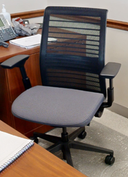 [#B13-6] Task chair with arms