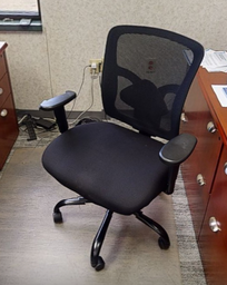 [#B13-4] Blk task chair w/arms