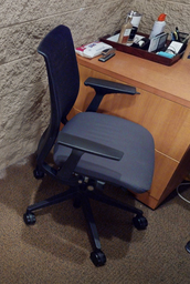 [#B13-5] Task chair w/ arms