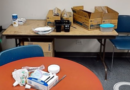 [#C8-34] Folding table