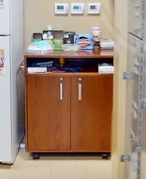 [#D20-9] 2-Door coffee cabinet