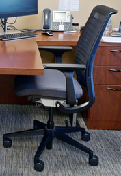 [#B13-4] Task chair with arms