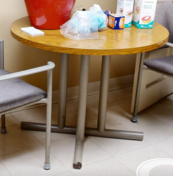 [#C4-13] Round meeting table