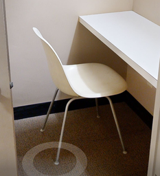[#B4-17] White cafe chair