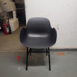 [#B8-7] Black Shell Arm Chair