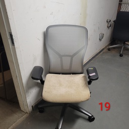 [#B13-19] Gray Mesh Beige Cushion Task Chair