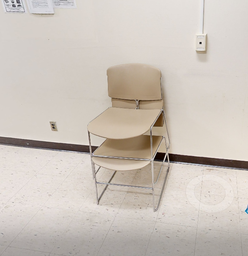 [#B4-10] Beige cafe chair