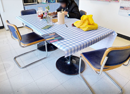 [#C4-9] Square break table