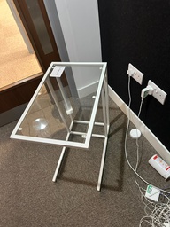 [#C11-9] Small table