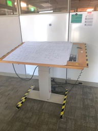 [#C5-72] Electric drafting table