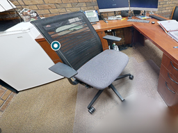 [#B13-4] Task chair with arms