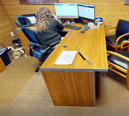 [#E6-2] L-shaped desk