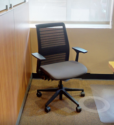 [#B13-3] Task chair with arms