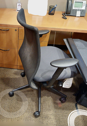 [#B13-5] Task chair with arms