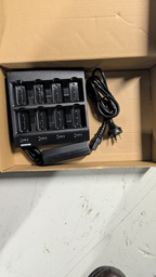 [#L1-114] 8 Bay Charger