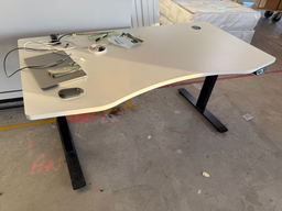 [#L1-133] Sit to stand workstation