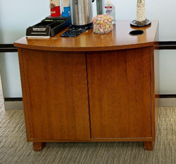 [#D20-9] 2 door wood cabinet