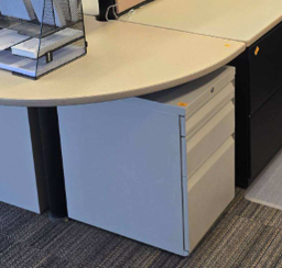 [#D9-4] 3 Drawer Pedestal