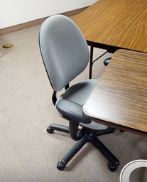 [#B13-4] Powder blue task chair w/arms
