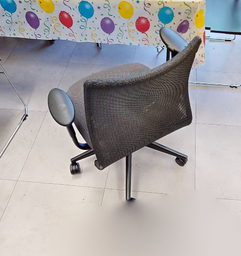 [#B13-15] Task Chair