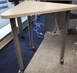 [#C11-21] Trianglar Table
White MFC top
Grey 3-legs base on castors 
